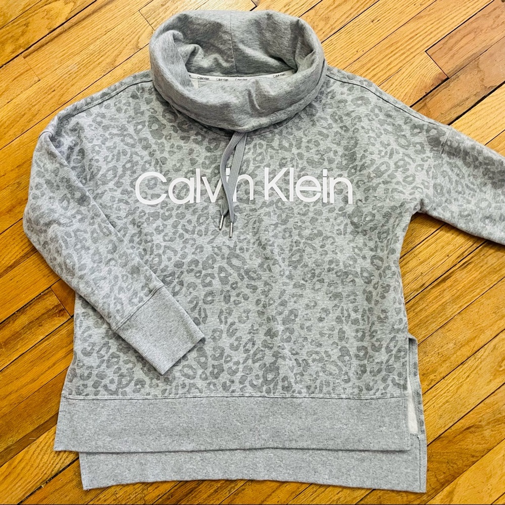 🎉3X HP🎉Small Women’s Calvin Klein Logo Sweatshirt / Sweater